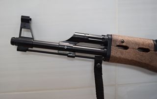 RÉPLICA DE UNA AK47 EN METAL Y MADERA - GONHER