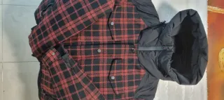 Cazadora cuadros roja y negra