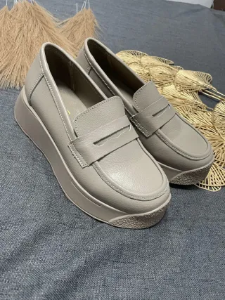 Zapatos planos beige de plataforma 38