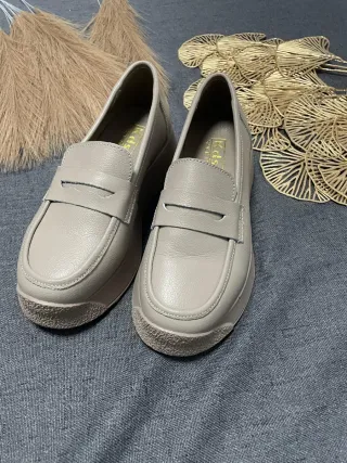 Zapatos planos beige de plataforma 38