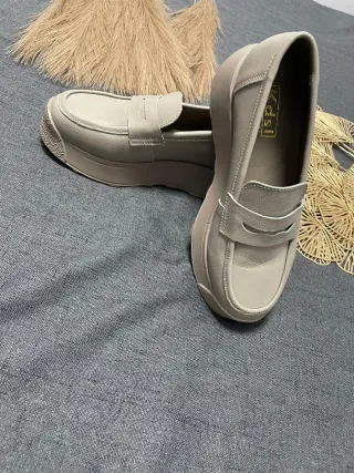 Zapatos planos beige de plataforma 38