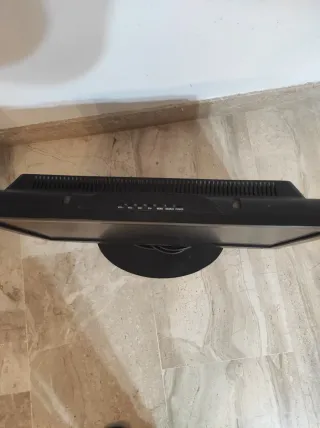 Monitor TV Belson Negro y Rojo de 21 pulgadas