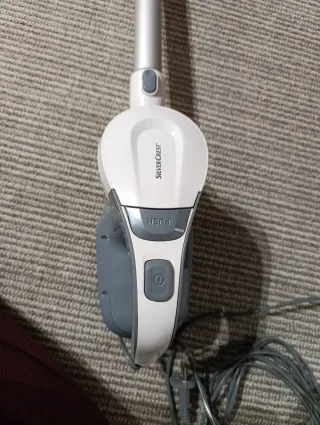 Aspiradora de mano y escoba