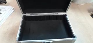 Maletín metálico con cierre