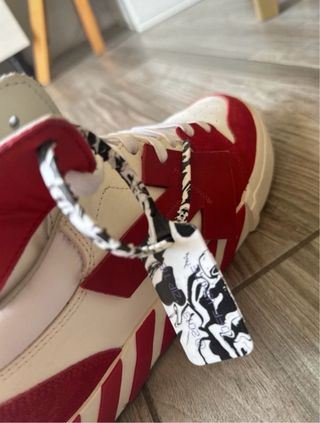 Scarpe Off-White Rosse e Bianche