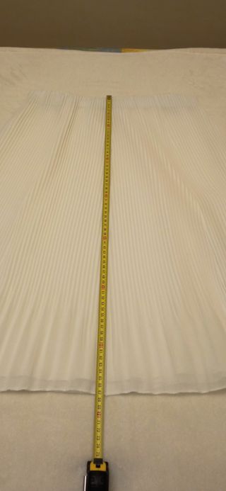 Falda blanca plisada