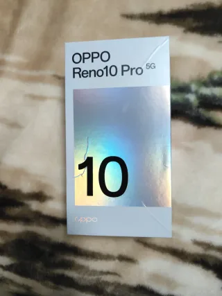 Móvil OPPO Reno10 Pro 5G con un golpe