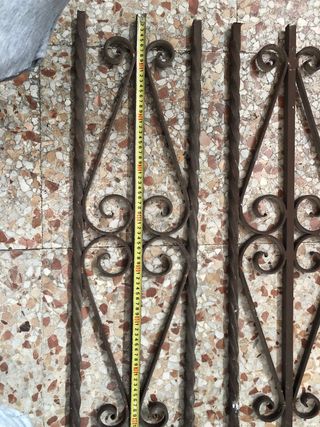 Reja de hierro forjado para las ventanas