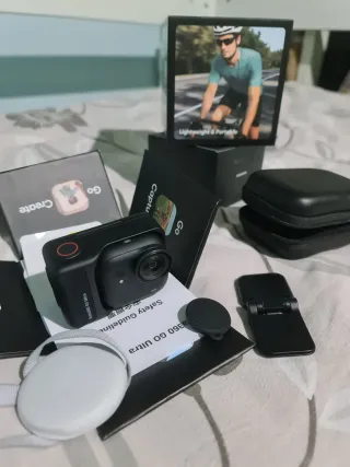 Insta360 GO Ultra Cámara Negra