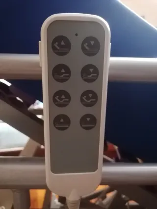 Cama articulada de tipo hospitalaria