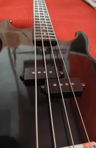 Bajo Eléctrico Kimaxe escala corta