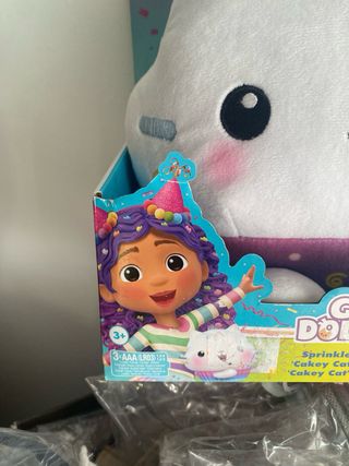 Peluche Gabby's Dollhouse Cakey Cat con Sonidos