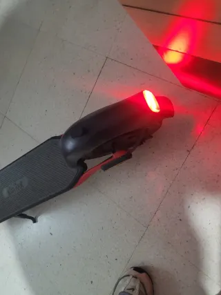 Patinete Eléctrico Rojo y Negro