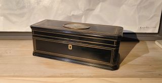 Caja de guantes antigua Tahan