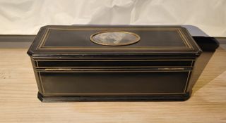 Caja de guantes antigua Tahan