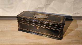 Caja de guantes antigua Tahan