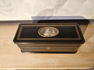 Caja de guantes antigua Tahan