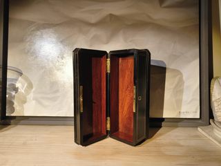 Caja de guantes antigua Tahan