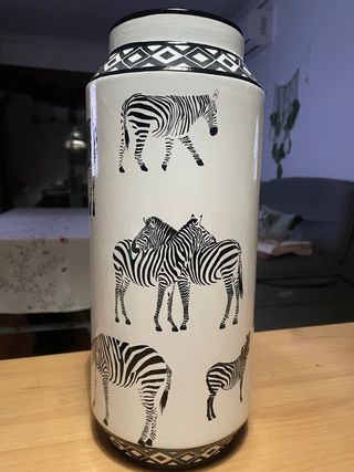 Jarrón de cerámica con cebras