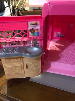 Caravana Barbie Rosa con tobogán