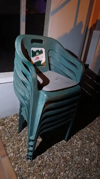 Pack 6 Sillas de plástico San Miguel verdes.