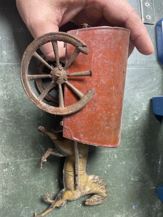 Juguete antiguo: Carro con caballo