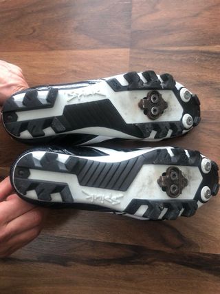 Zapatillas ciclismo Spiuk negras y rojas