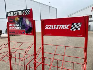 Estantería expositora Scalextric