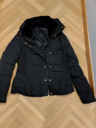 Cazadora Zara Negra