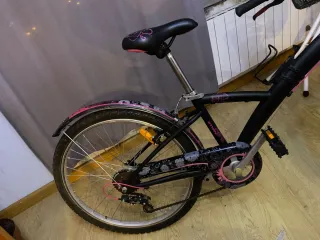 Bicicleta niña BTWIN con casco y cesta