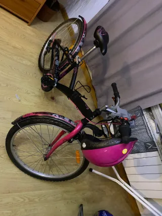 Bicicleta niña BTWIN con casco y cesta