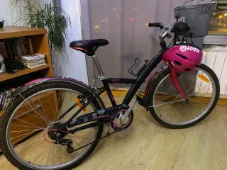 Bicicleta niña BTWIN con casco y cesta