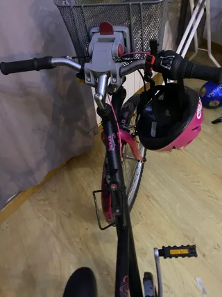 Bicicleta niña BTWIN con casco y cesta