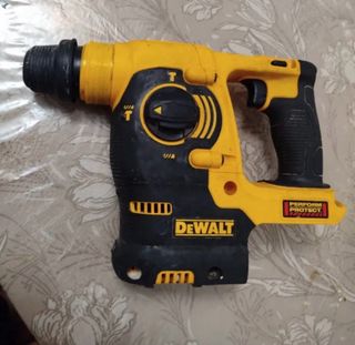 Taladro percutor Dewalt amarillo y negro
