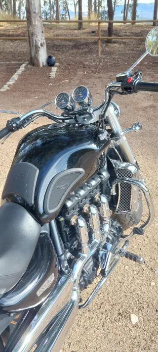 Moto Triumph Rocket 3