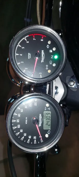 Moto Triumph Rocket 3