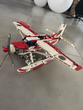 Avión de bomberos LEGO Technic