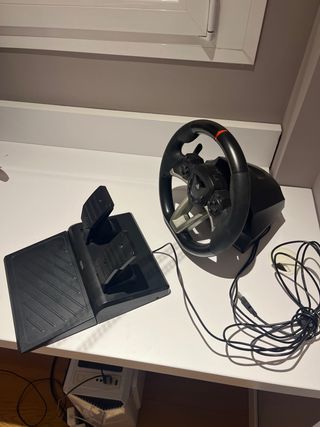 Volante Hori PS4/PC con Pedales