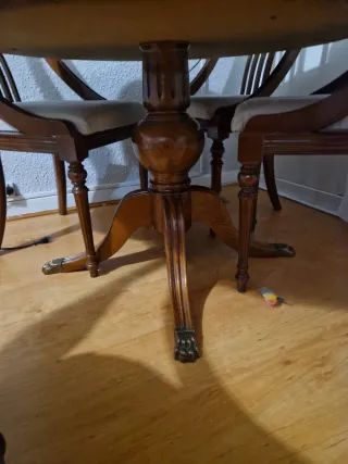 Mesa y 4 sillas comedor madera