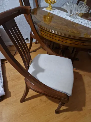 Mesa y 4 sillas comedor madera