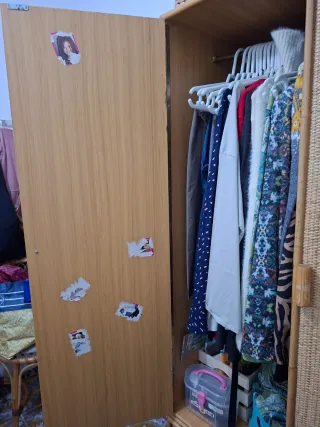 Armario de mimbre con cajones