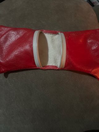 Castañuelas de filigrana negras y una funda .