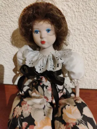 Muñeca antigua porcelana vestido floral