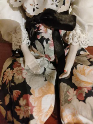 Muñeca antigua porcelana vestido floral