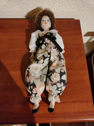 Muñeca antigua porcelana vestido floral