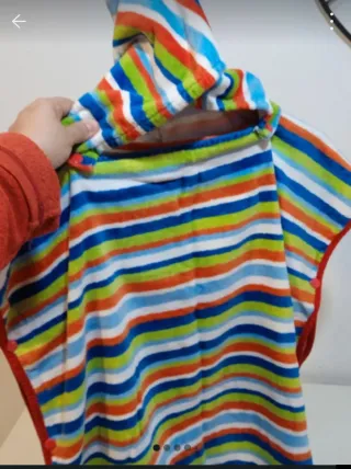 Capa toalla bebé rayas.Marca IKEA