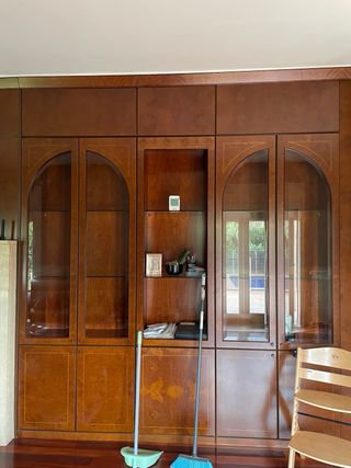 Mueble comedor madera noble con vidrios