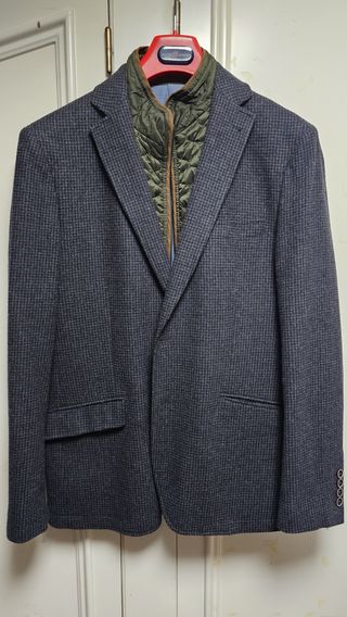 Americana paño pata de gallo con filos acolchados