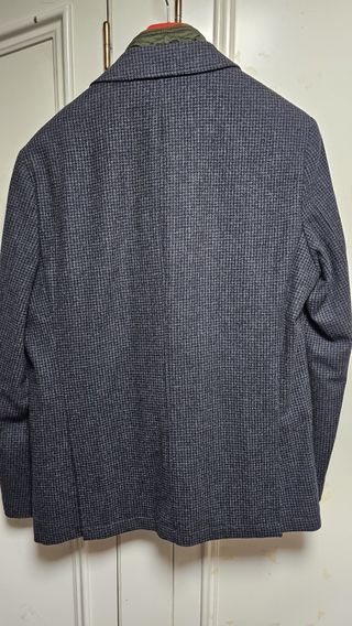 Americana paño pata de gallo con filos acolchados