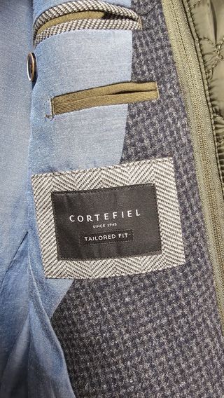 Americana paño pata de gallo con filos acolchados